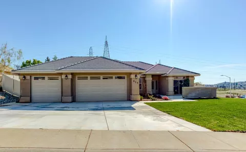909 Albion Ave, Redding, CA 96003 photo 7