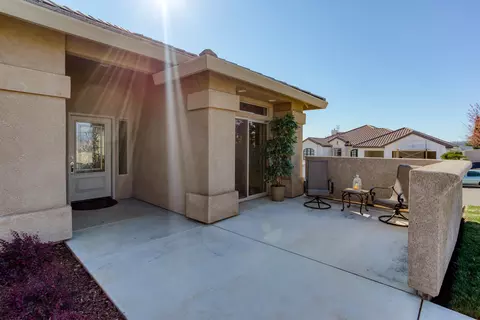 909 Albion Ave, Redding, CA 96003 photo 2