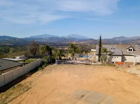 960 Coggins St, Redding, CA 96003 photo 4