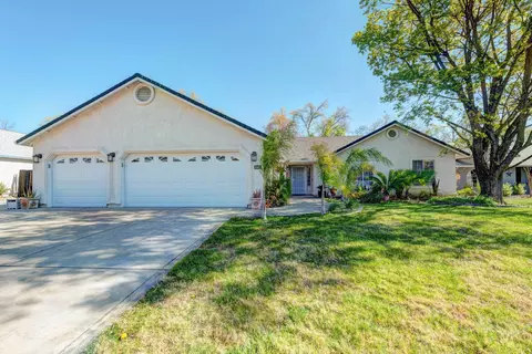 6451 Hemlock St, Redding, CA 96001 photo 1