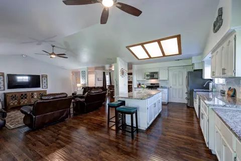 6451 Hemlock St, Redding, CA 96001 photo 9