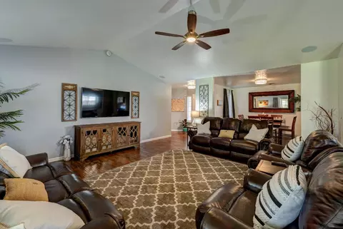 6451 Hemlock St, Redding, CA 96001 photo 4