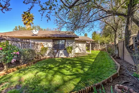 538 Cessane Walk, Redding, CA 96001 photo 3