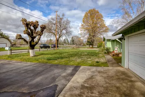 21285 Shelly Ln, Anderson, CA 96007 photo 13