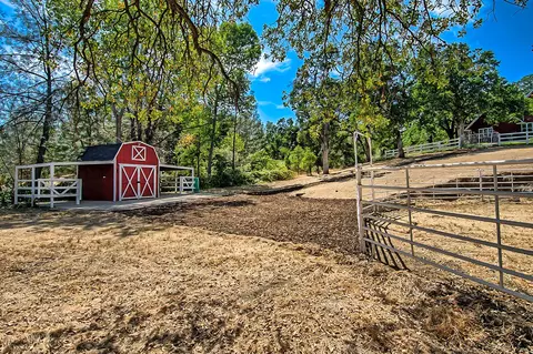 15726 Mountain Shadows Dr, Redding, CA 96001 photo 3