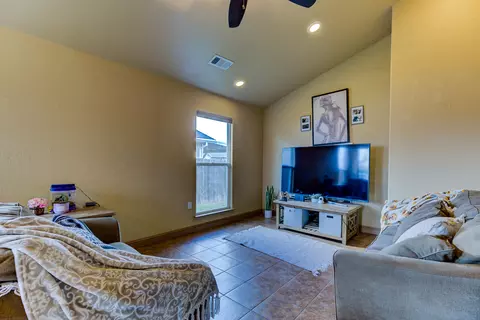 1663 1st St, Anderson, CA 96007 photo 4