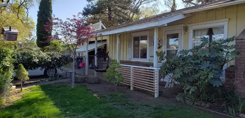 390 Kaer Ave, Red Bluff, CA 96080 photo 2