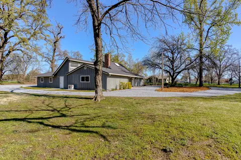 5904 Flying Mane Ln, Anderson, CA 96007 photo 3