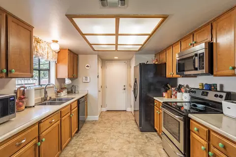 1831 Silverfield Loop, Redding, CA 96002 photo 3