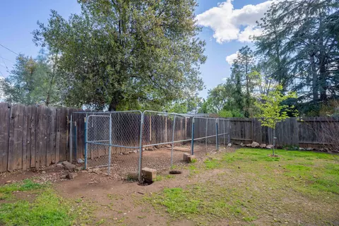 2101 Deerfield Ave, Redding, CA 96002 photo 23