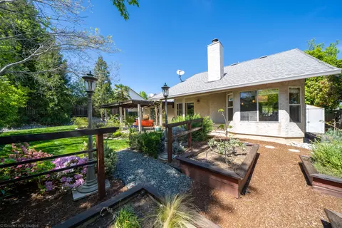 2738 Summerbreeze Pl, Redding, CA 96001 photo 38