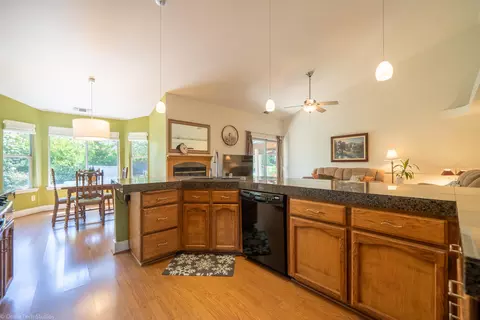 2738 Summerbreeze Pl, Redding, CA 96001 photo 10