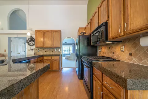 2738 Summerbreeze Pl, Redding, CA 96001 photo 8