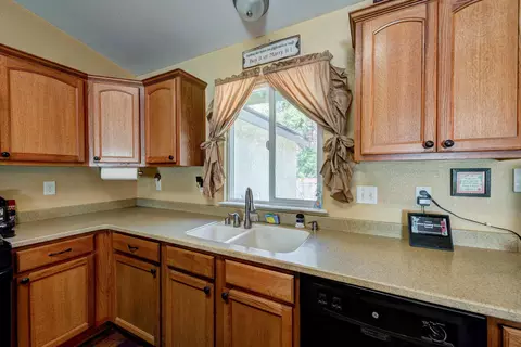 4649 Lofty Oak Dr, Redding, CA 96002 photo 9