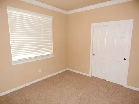 930 Coggins St, Redding, CA 96003 photo 3