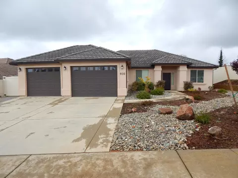 930 Coggins St, Redding, CA 96003 photo 1