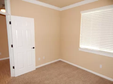 930 Coggins St, Redding, CA 96003 photo 5