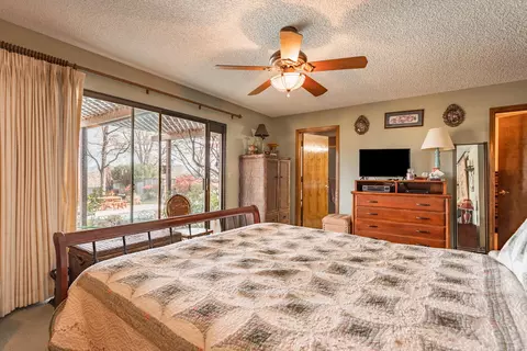 488 Woodhill Dr, Redding, CA 96003 photo 16