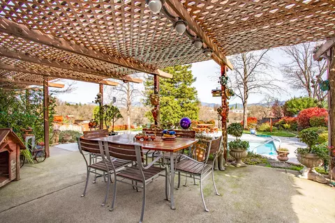 488 Woodhill Dr, Redding, CA 96003 photo 19