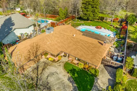 488 Woodhill Dr, Redding, CA 96003 photo 1