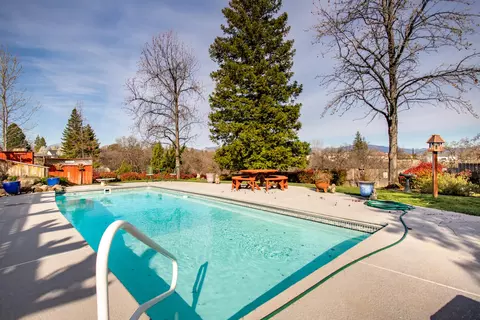 488 Woodhill Dr, Redding, CA 96003 photo 22