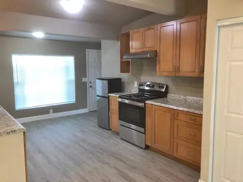 5701 Wildwood Dr, Redding, CA 96001 photo 2