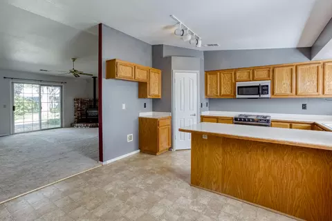 6694 Waterford Dr, Redding, CA 96001 photo 2