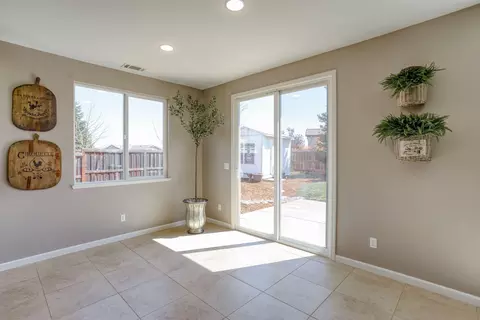 3397 Carlsbad Ct, Redding, CA 96002 photo 11