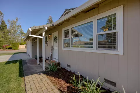 1321 Lorraine Dr, Redding, CA 96002 photo 2