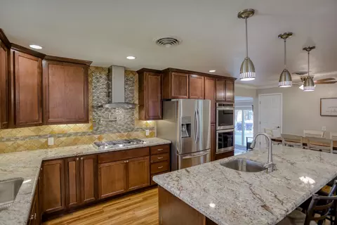 1321 Lorraine Dr, Redding, CA 96002 photo 5