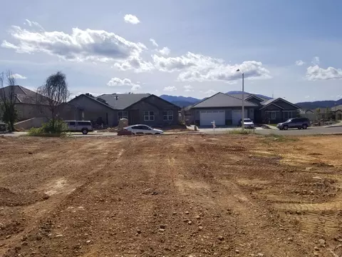 1167 Coggins St, Redding, CA 96003 photo 2