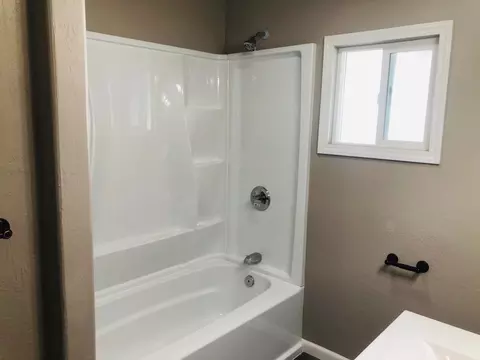 560 Loma St, Redding, CA 96003 photo 8