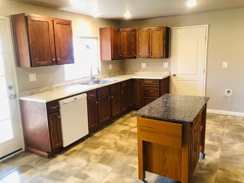 560 Loma St, Redding, CA 96003 photo 3