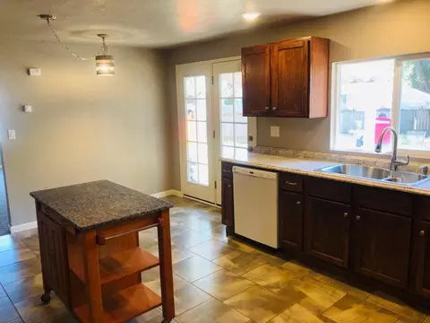 560 Loma St, Redding, CA 96003 photo 4