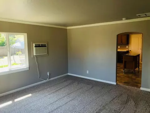 560 Loma St, Redding, CA 96003 photo 6