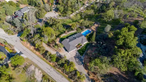 8703 Landmark Cir, Redding, CA 96001 photo 5