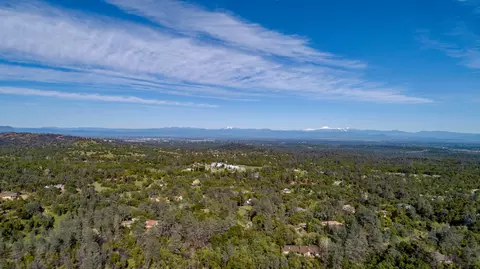 8703 Landmark Cir, Redding, CA 96001 photo 2
