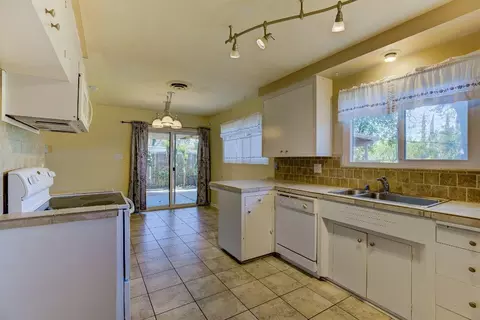3414 Riverside Dr, Anderson, CA 96007 photo 8