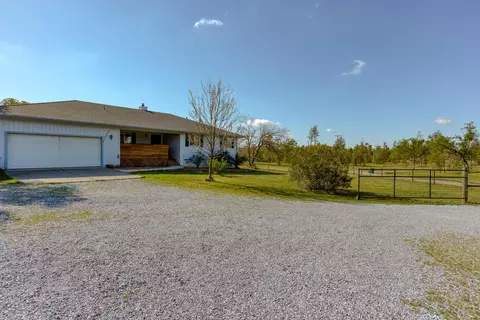 10265 Candy Cane Ln, Redding, CA 96003 photo 2