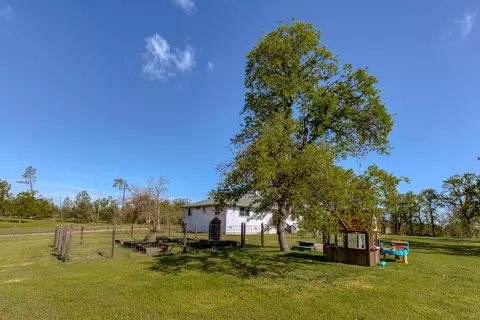 10265 Candy Cane Ln, Redding, CA 96003 photo 32