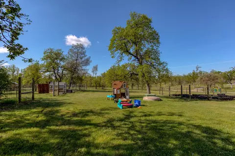 10265 Candy Cane Ln, Redding, CA 96003 photo 36