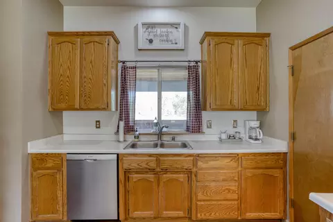 10265 Candy Cane Ln, Redding, CA 96003 photo 11