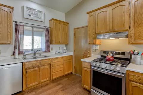 10265 Candy Cane Ln, Redding, CA 96003 photo 10