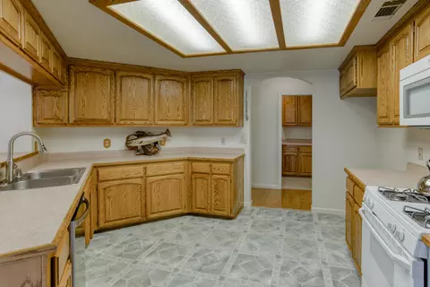 10400 October Ln, Redding, CA 96003 photo 10