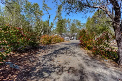 10400 October Ln, Redding, CA 96003 photo 5