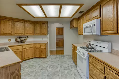 10400 October Ln, Redding, CA 96003 photo 8