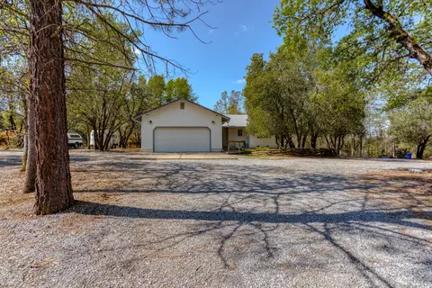 10400 October Ln, Redding, CA 96003 photo 3