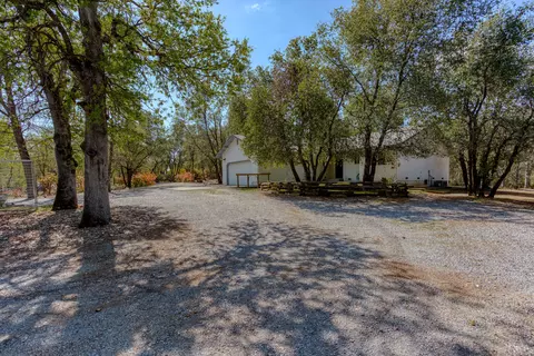 10400 October Ln, Redding, CA 96003 photo 6