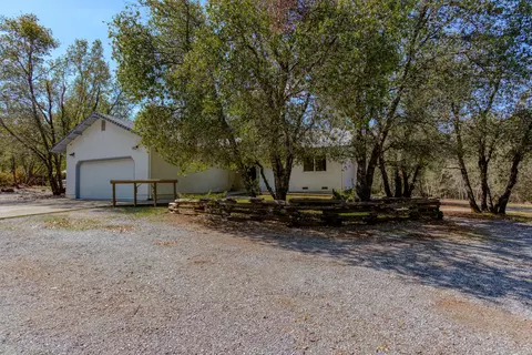 10400 October Ln, Redding, CA 96003 photo 2