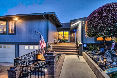 573 Royal Oaks Dr, Redding, CA 96001 photo 8